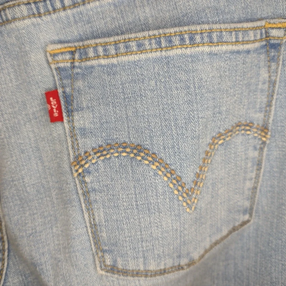 Levi's 515™ Capri Jeans Light Wash Denim Size 6 - Picture 6 of 9